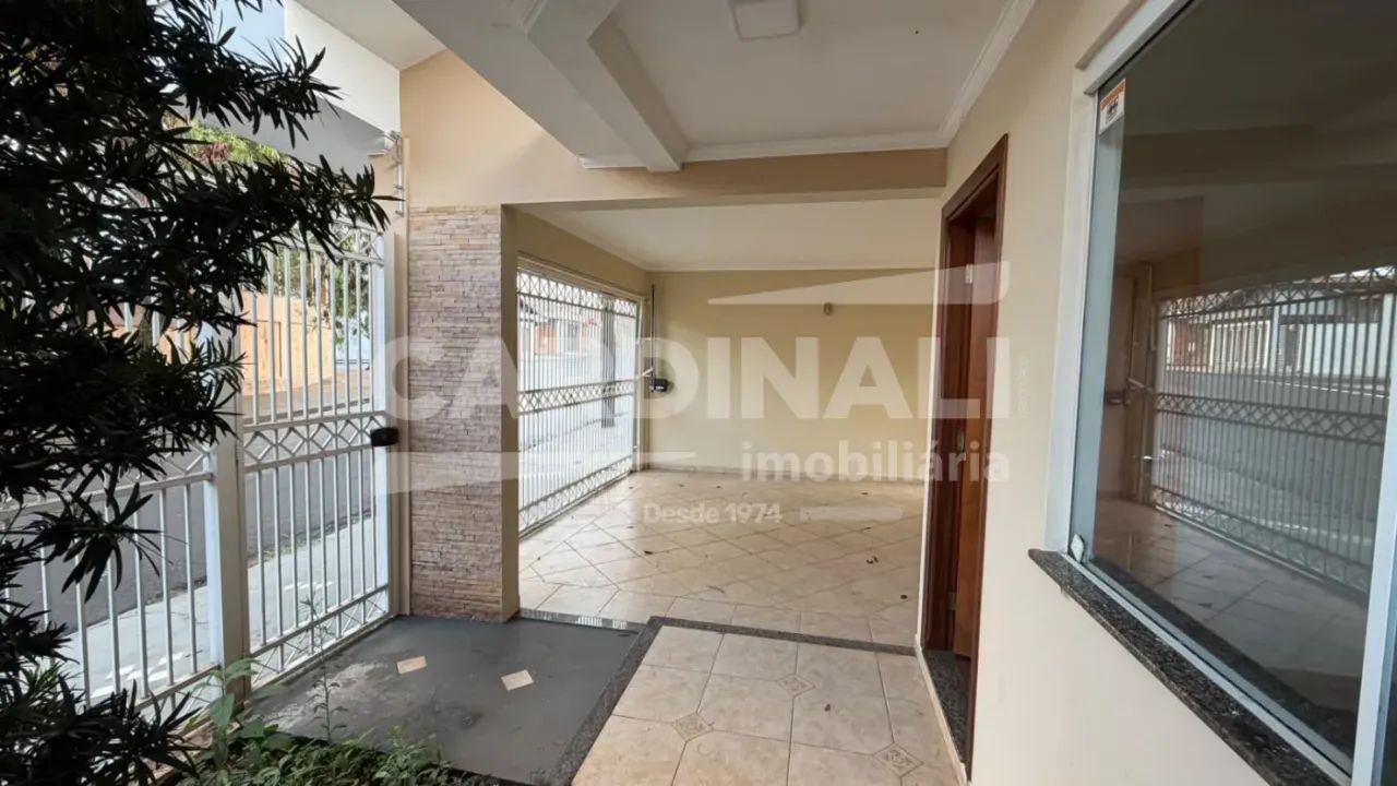 Excelente casa com três dormitórios sendo 1 suite - Foto 2