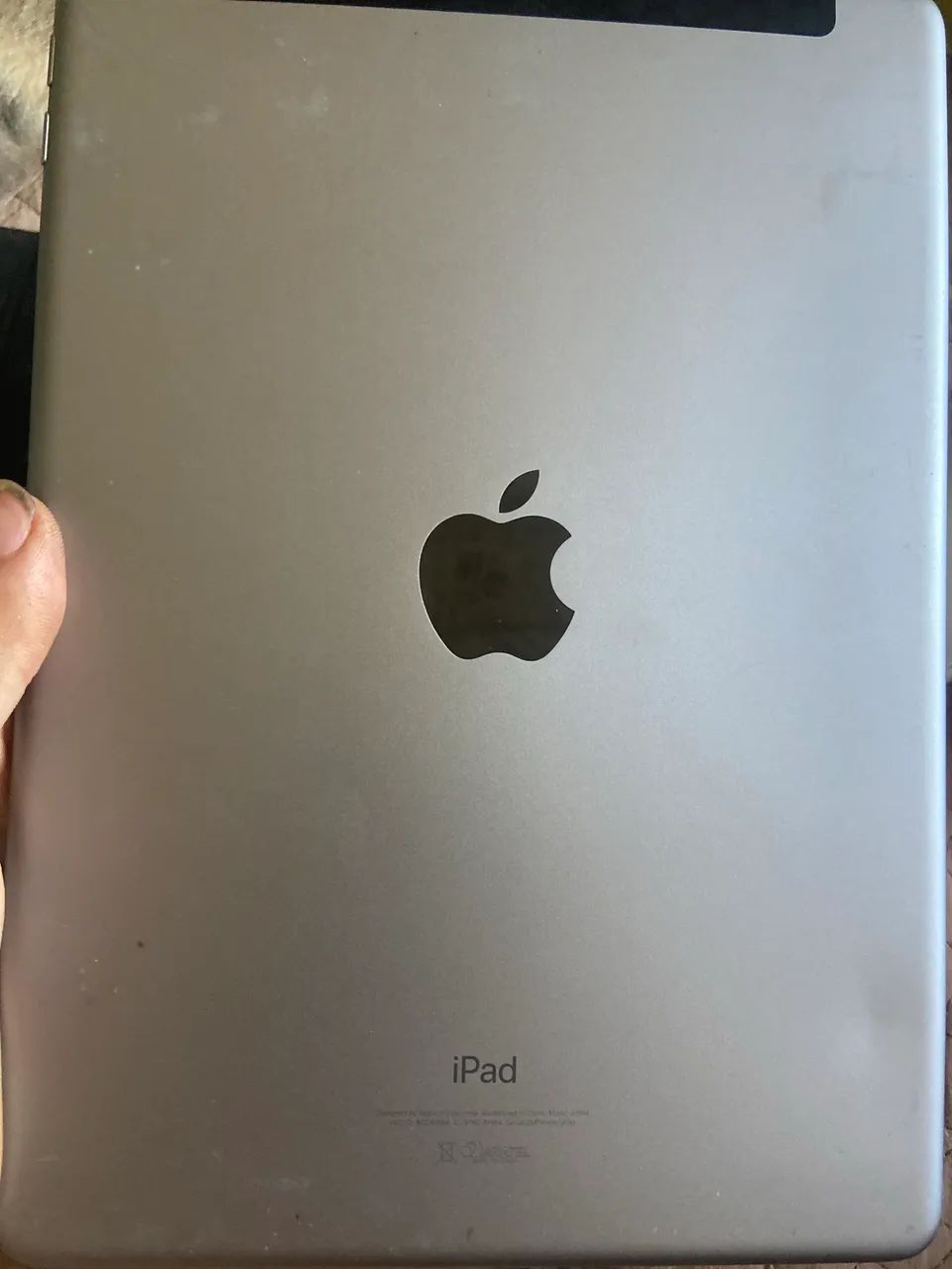 iPad 6 com vidro da tela trincada funcionando td perfeitamente  - Foto 2