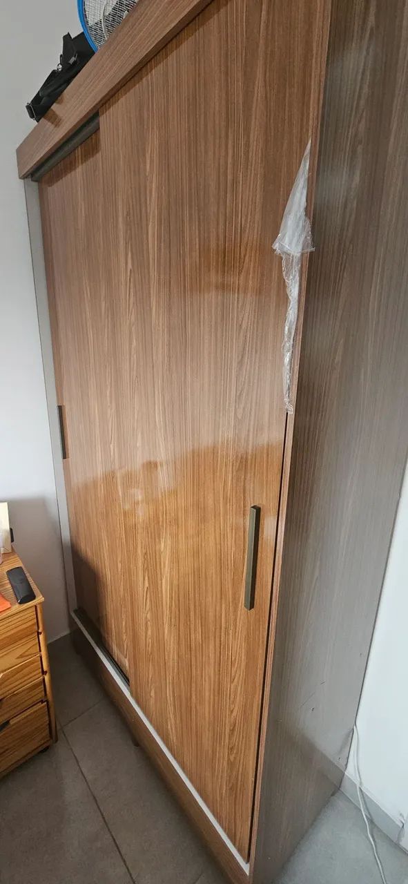 Guarda roupas de solteiro