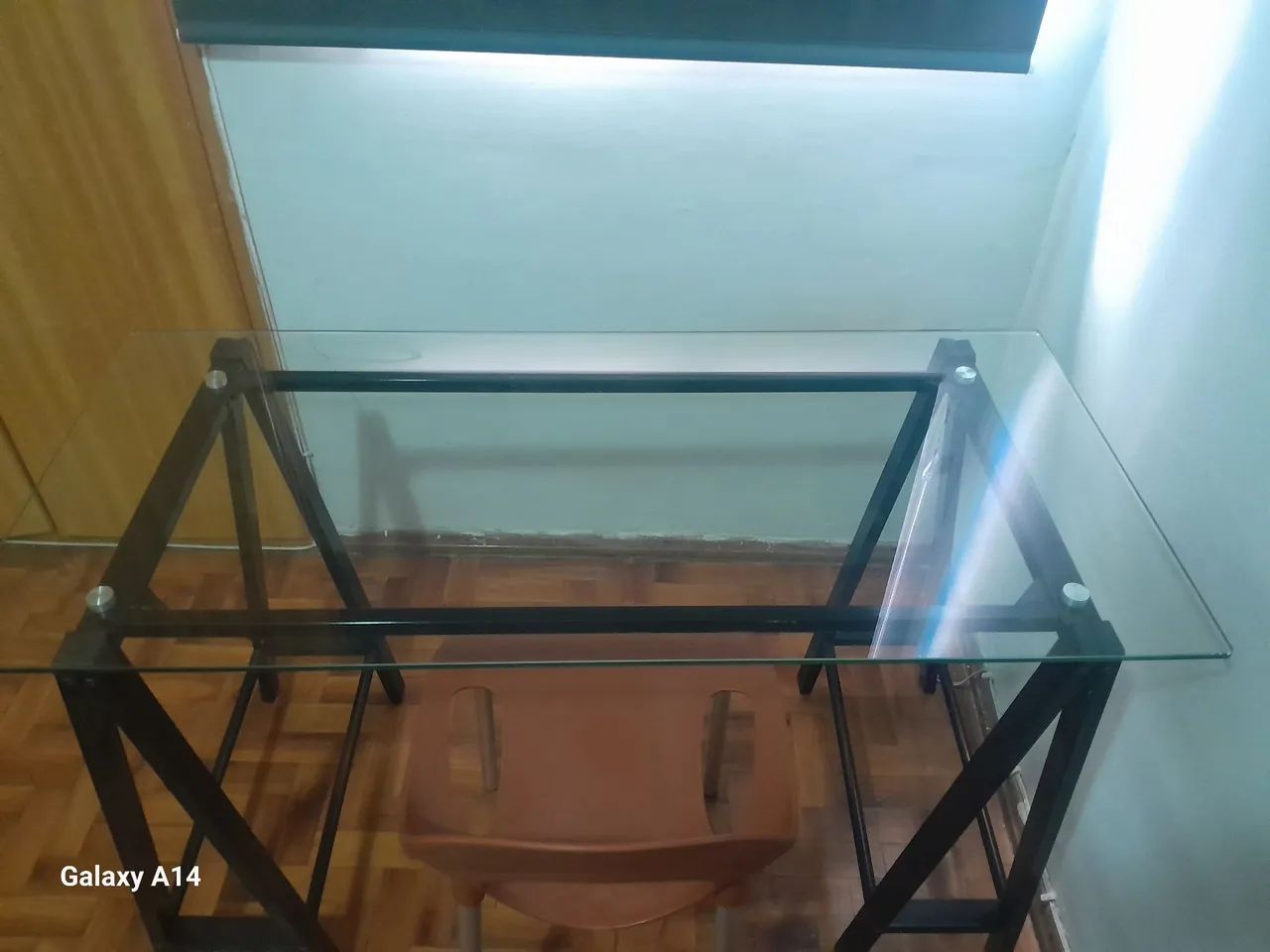 Escrivaninha Industrial Com Tampo de Vidro Temperado - Foto 2