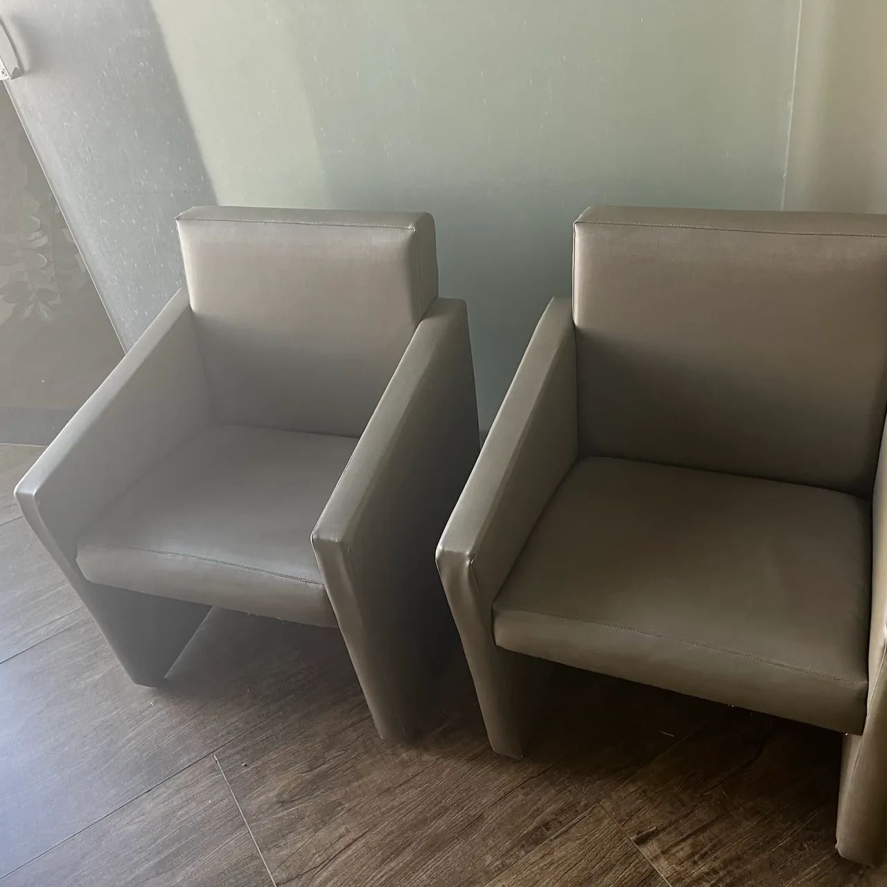 5 POLTRONAS ESTOFADAS EM ÓTIMO ESTADO - R$ 150 CADA - Foto 3