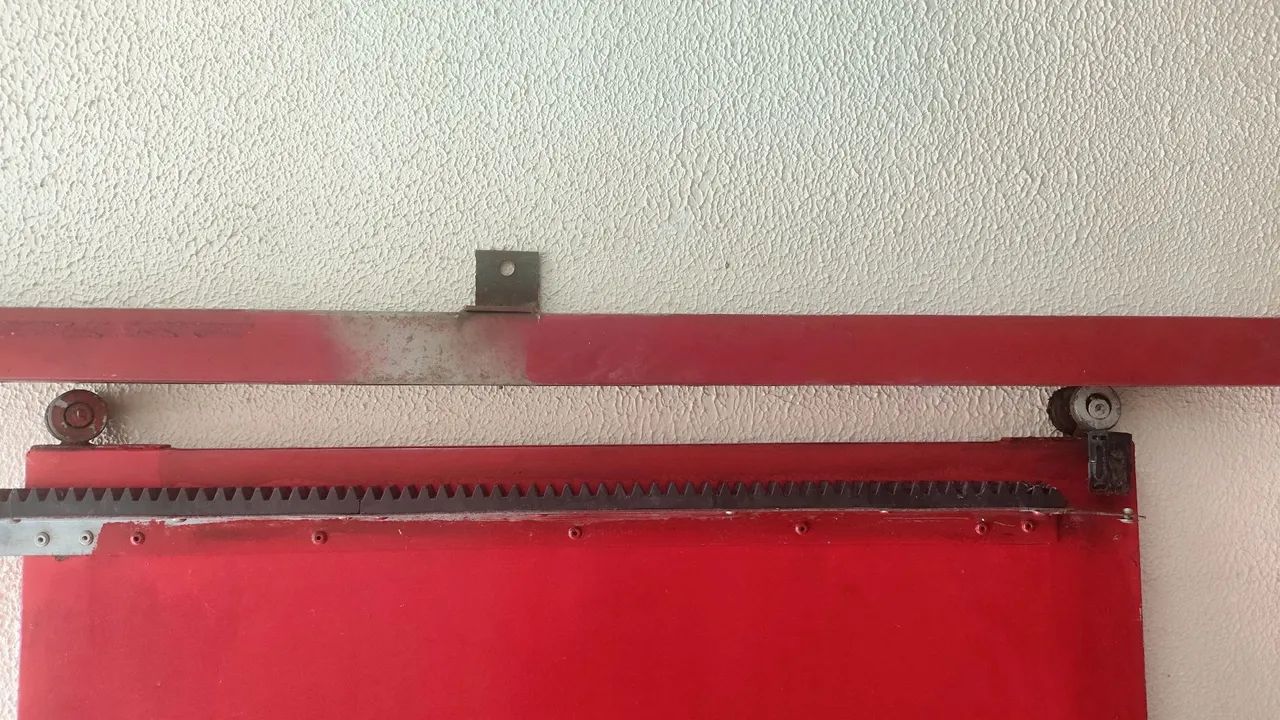 Porta blindada  com motor e Grades de proteção para comércio  - Foto 3