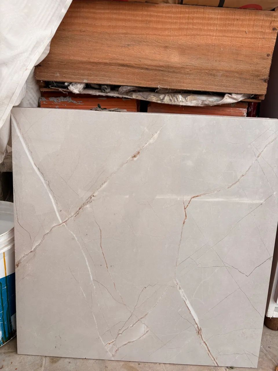 Porcelanato polido 56x56 - 4m2 no total  - Foto 4