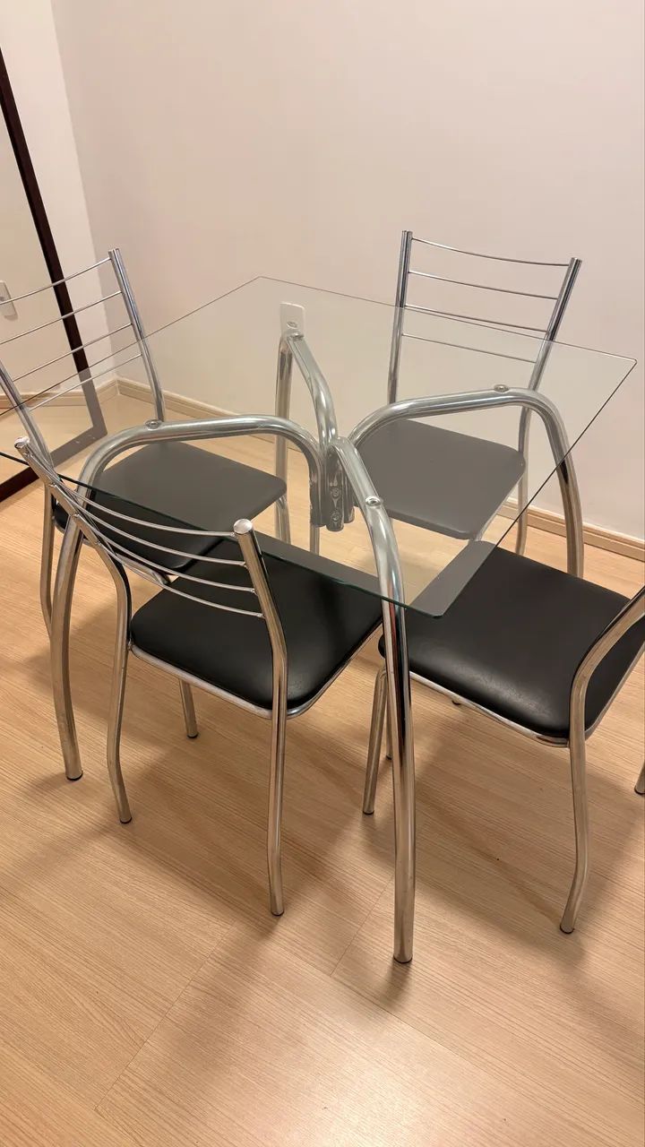 Mesa de vidro com 4 cadeiras - Foto 2