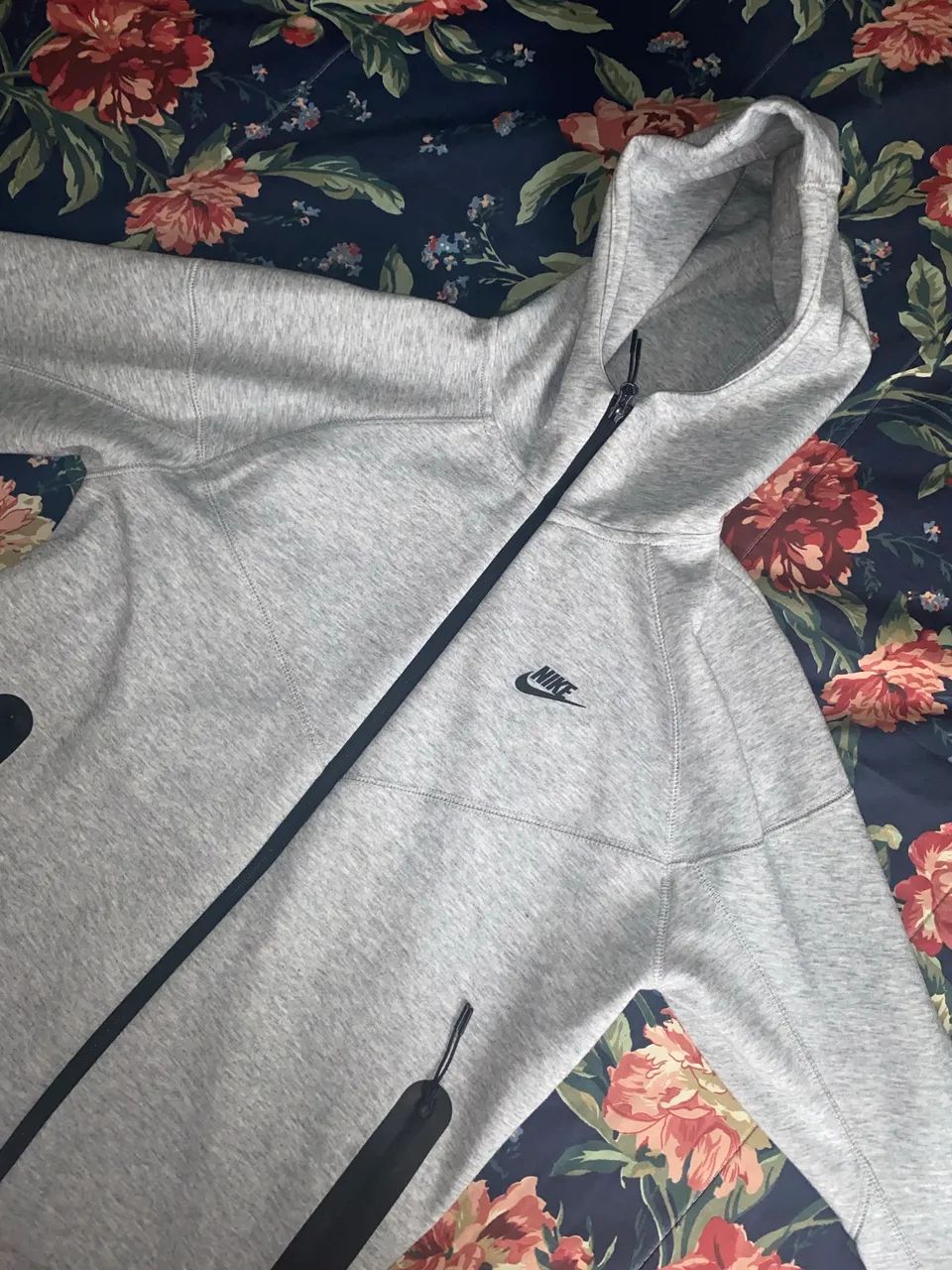 Jaqueta Nike tech fleece cinza G