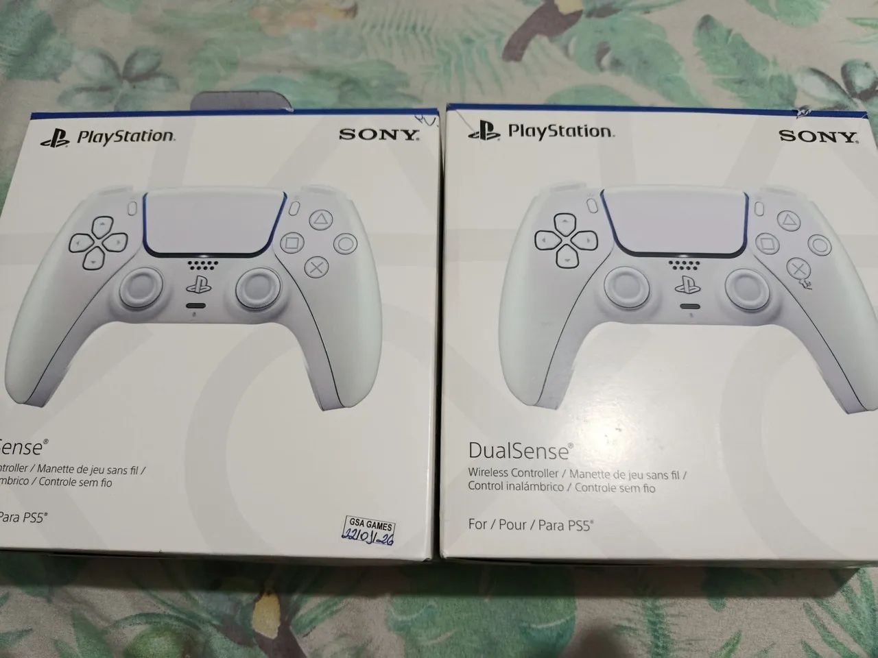 Vendo ou Troco por Swhitch 2 PS5 2 controlado mais carregador original e headset Redragon  - Foto 2