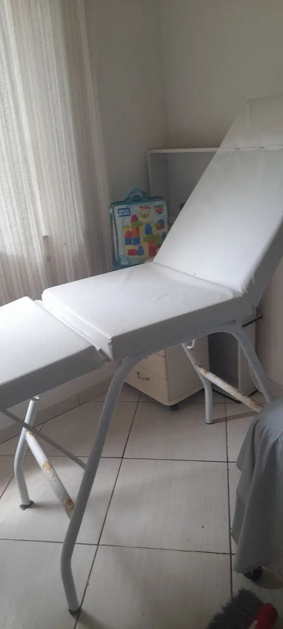 Grande oportunidade. Mesa para trabalhar com estética 