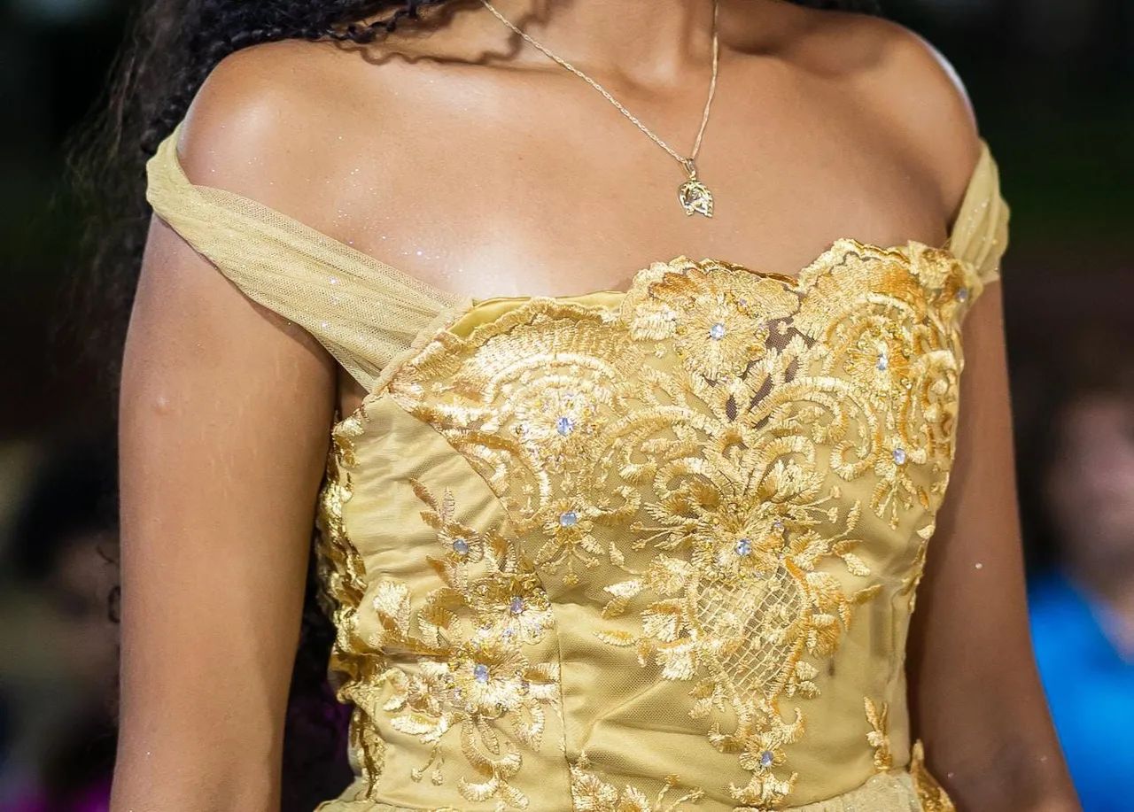 Vestido de festa dourado 