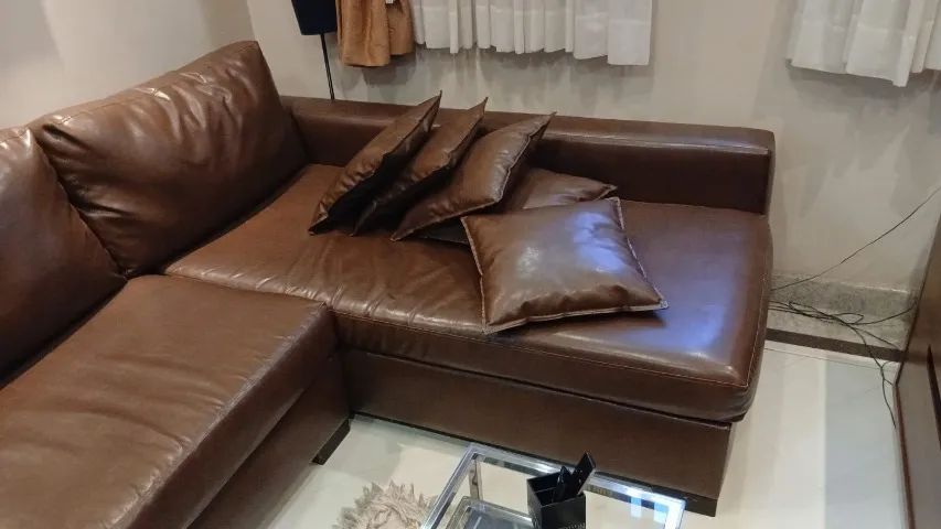 Sofa com chaise em couro sintetico marrom - Foto 2