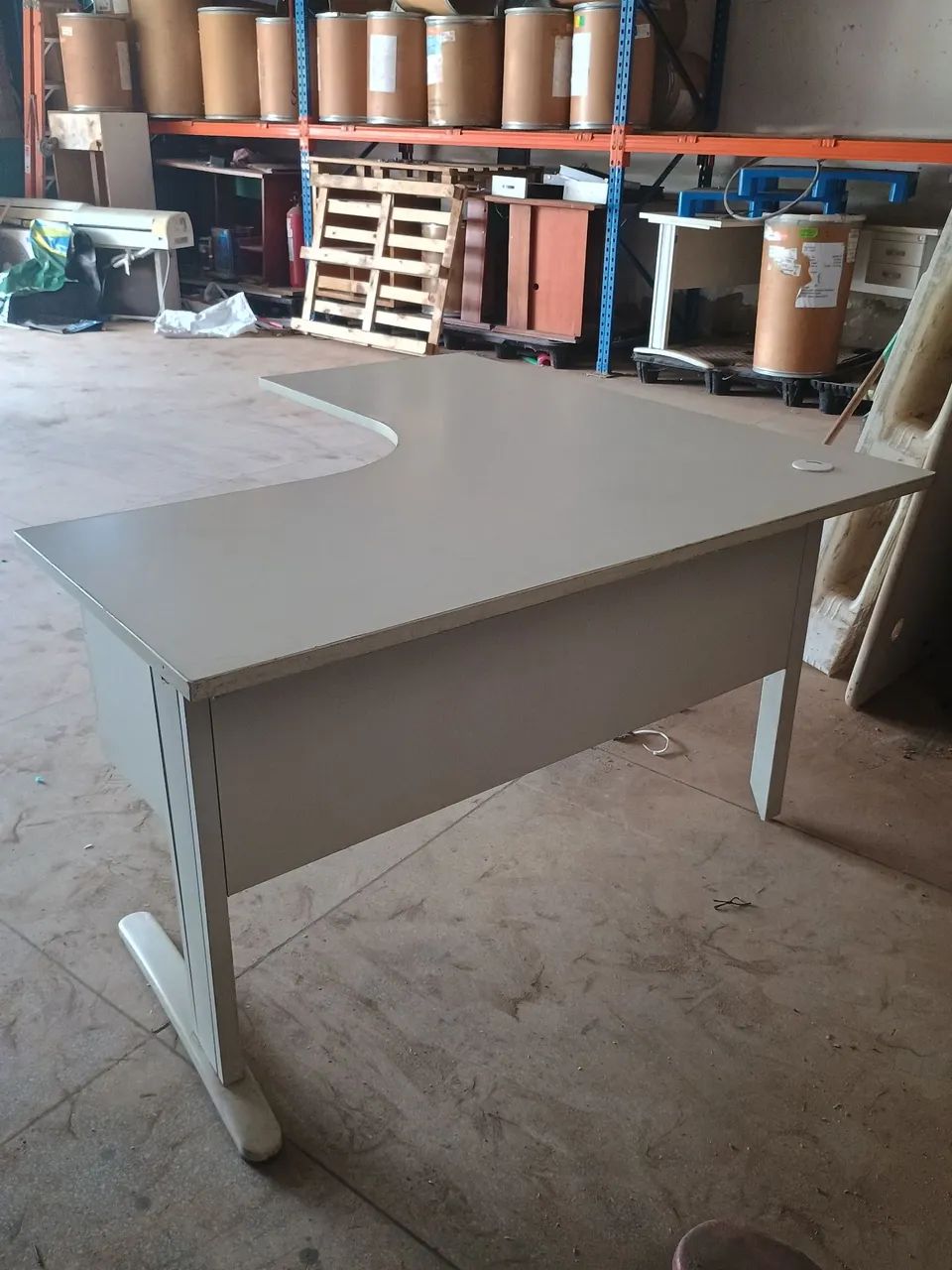 Mesa para escritório com gavetas - Foto 4
