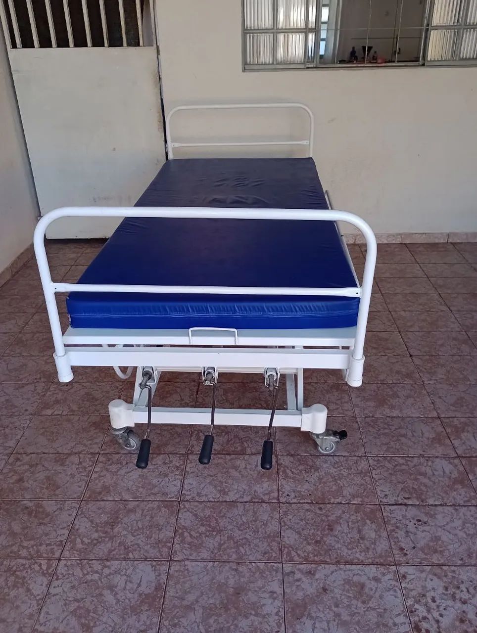 Cama hospitalar 3 manivelas com colchão (melhor custo benefício) - Foto 3