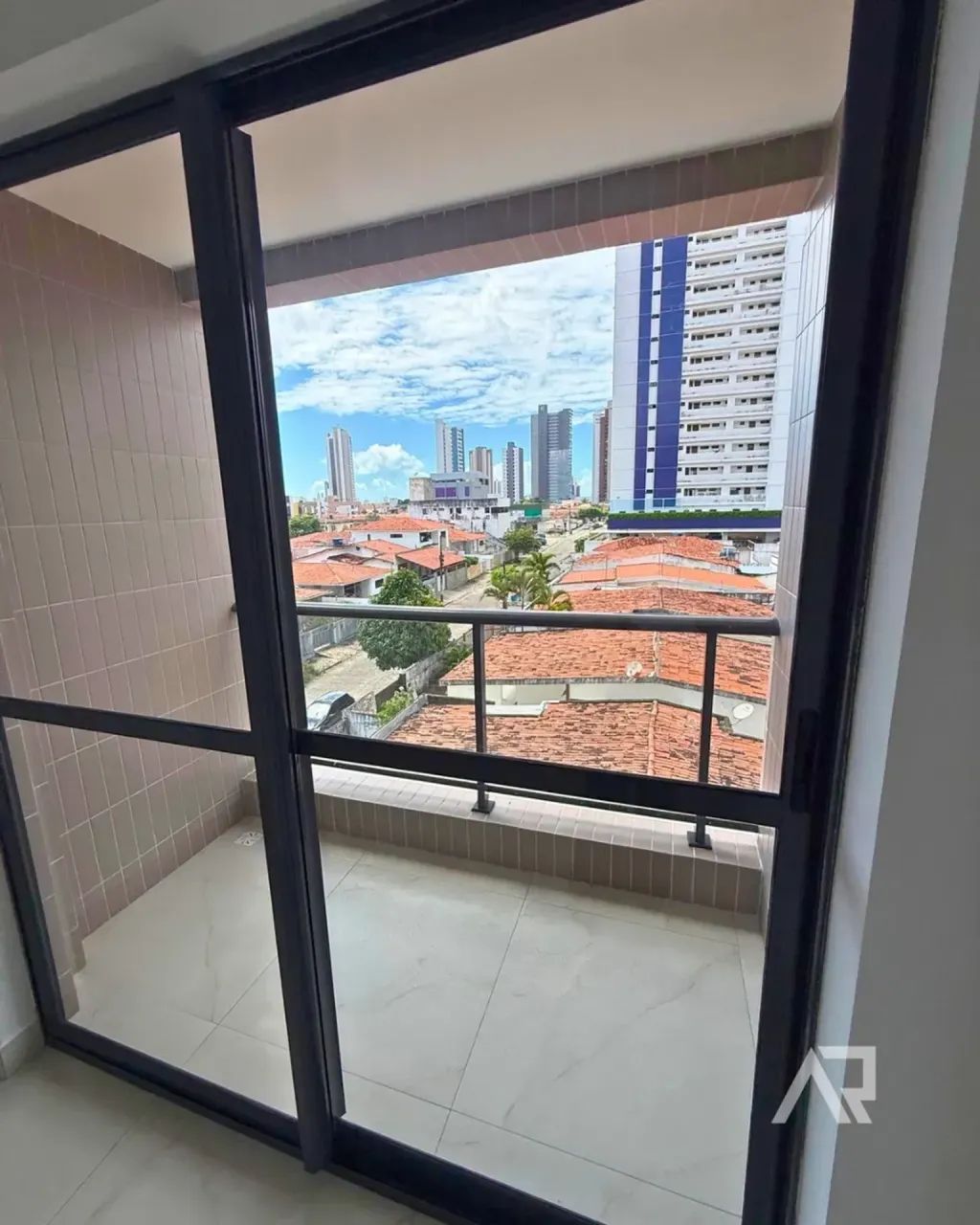 Venda no Bairro dos Estados: 3 Quartos, Varanda e Nascente - Foto 2