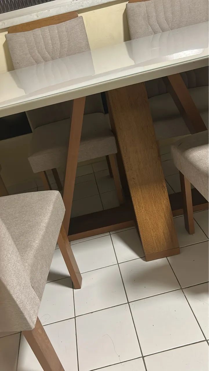Mesa com 6 Cadeiras praticamente nova. - Foto 4