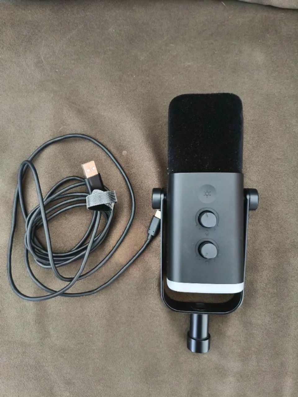 Microfone Fifine AM8 Dinâmico para Podcast, Streaming e Jogos com USB/XLR