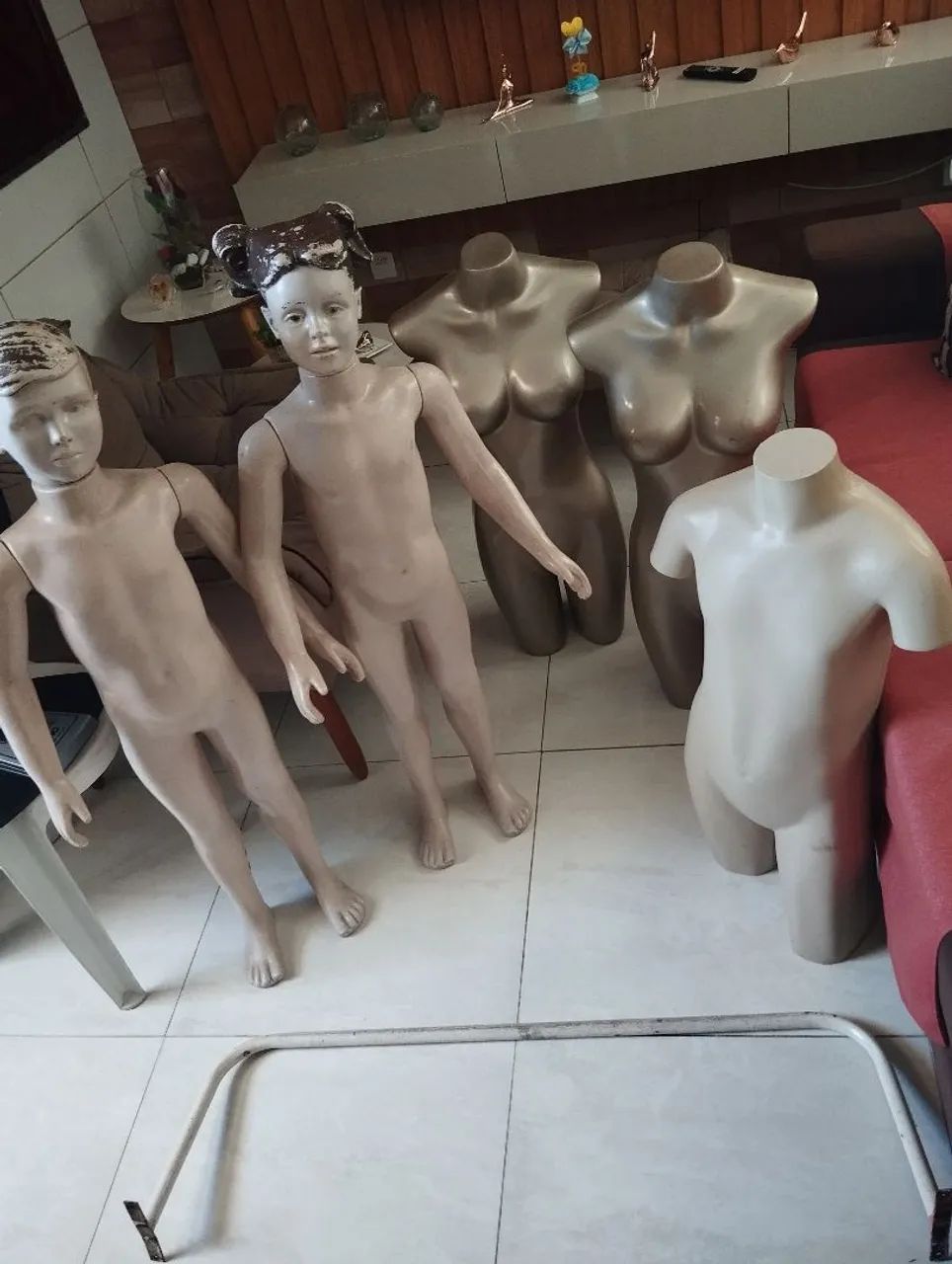 Manequim infantil/ arara e corpinho adulto 