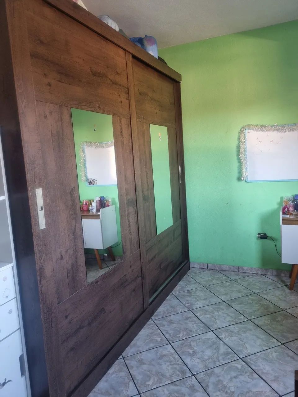 Guarda-roupa Panan, 100 % MDF bem conservado.