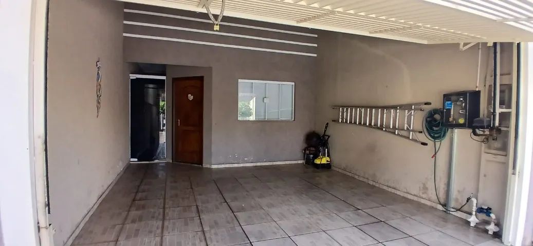 Casa com 3 dormitórios, suíte, 2 vagas e dois pavimentos! - Foto 2