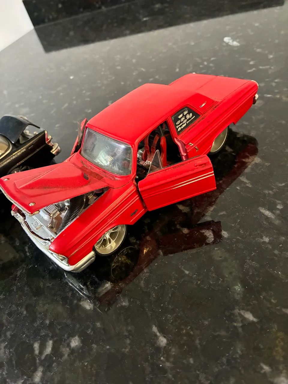 3 miniaturas Maisto ( duas 1:24 e uma 1:26) - Foto 2