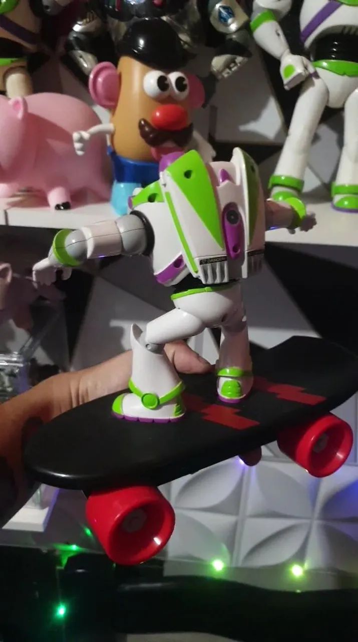 Boneco buzz toy story no skate - Foto 2