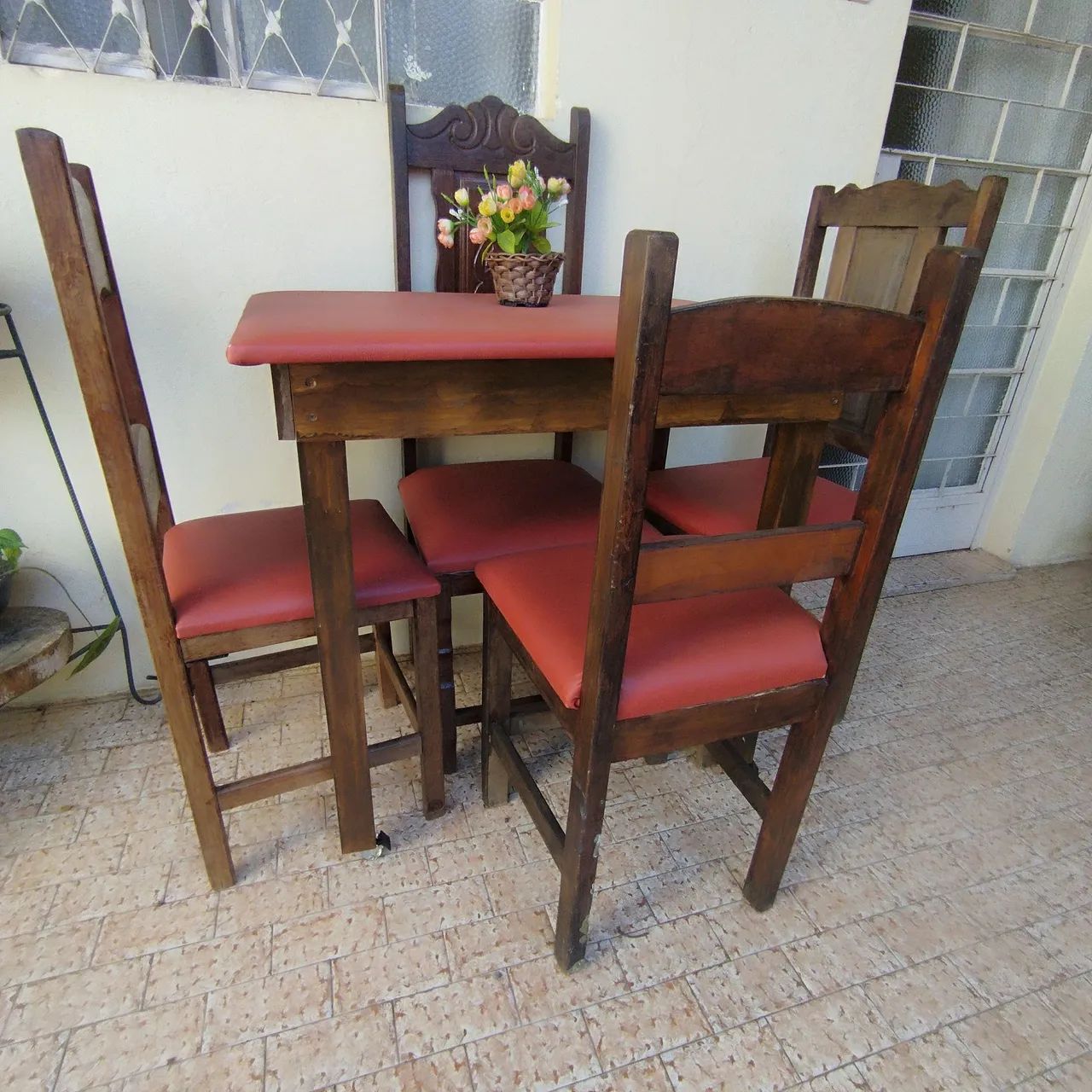Mesa artesanal com 4 cadeiras, assento estofador. - Foto 2