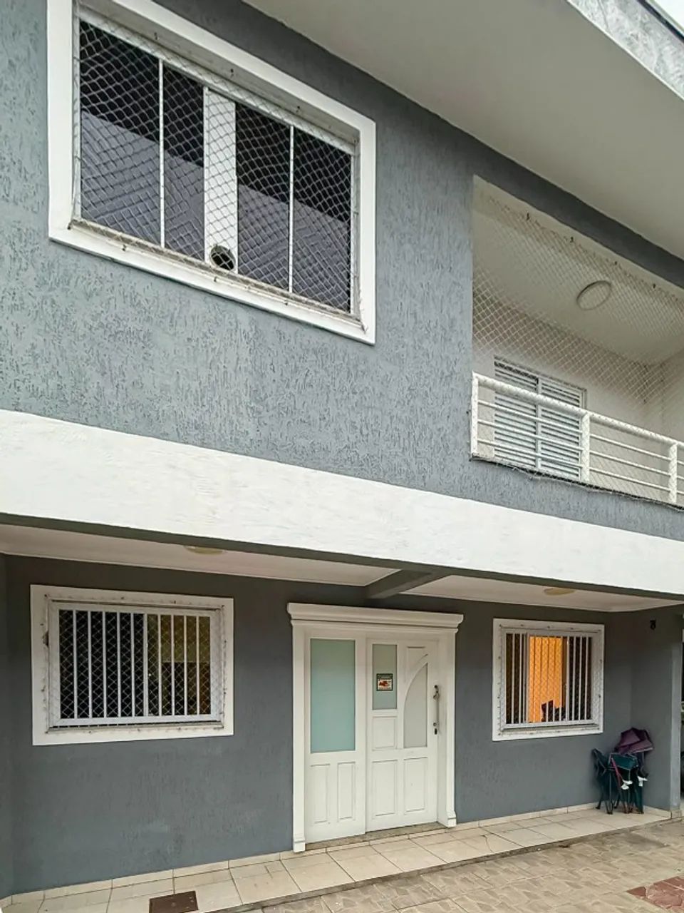 Sobrado em condomínio: 2 quartos, suíte, e muita tranquilidade e comodidade.