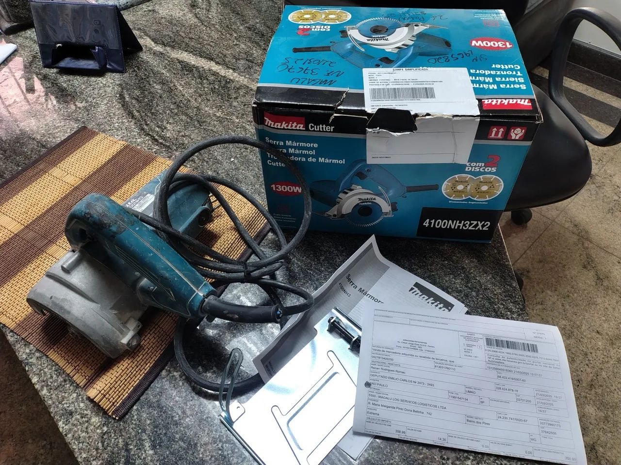 Serra Mármore Makita Nh3 1300w 220v com carvões novos originais e 2 discos - Foto 4