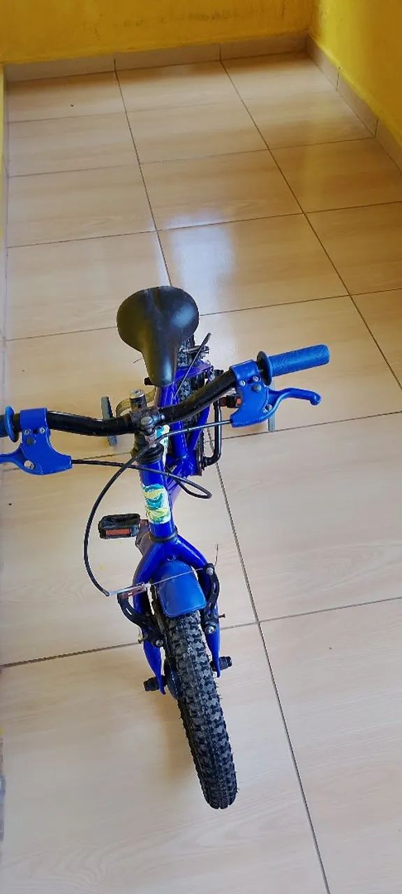 **Bicicleta para menino até 6 anos semi nova* - Foto 3