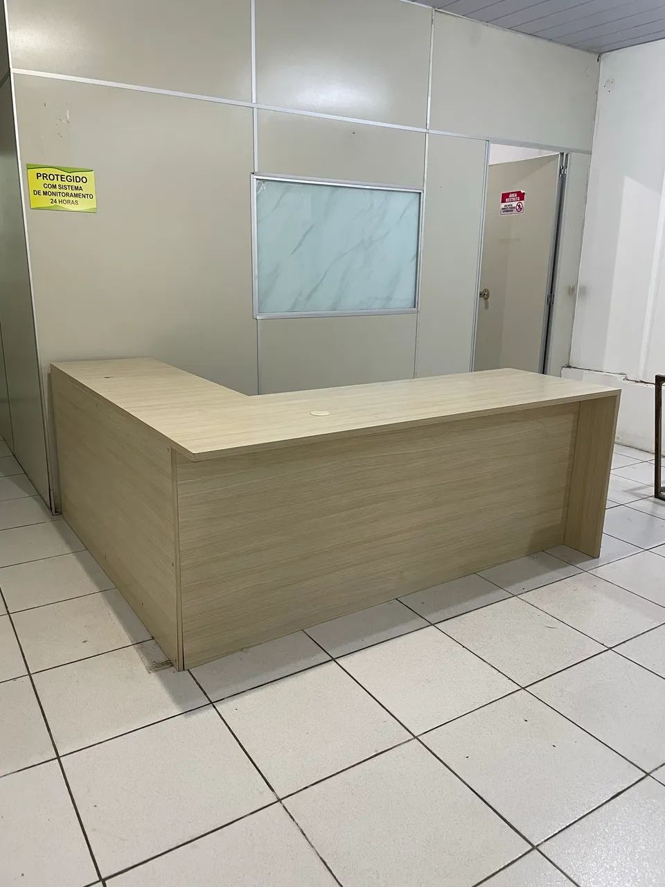Mesa para recepção/escritório