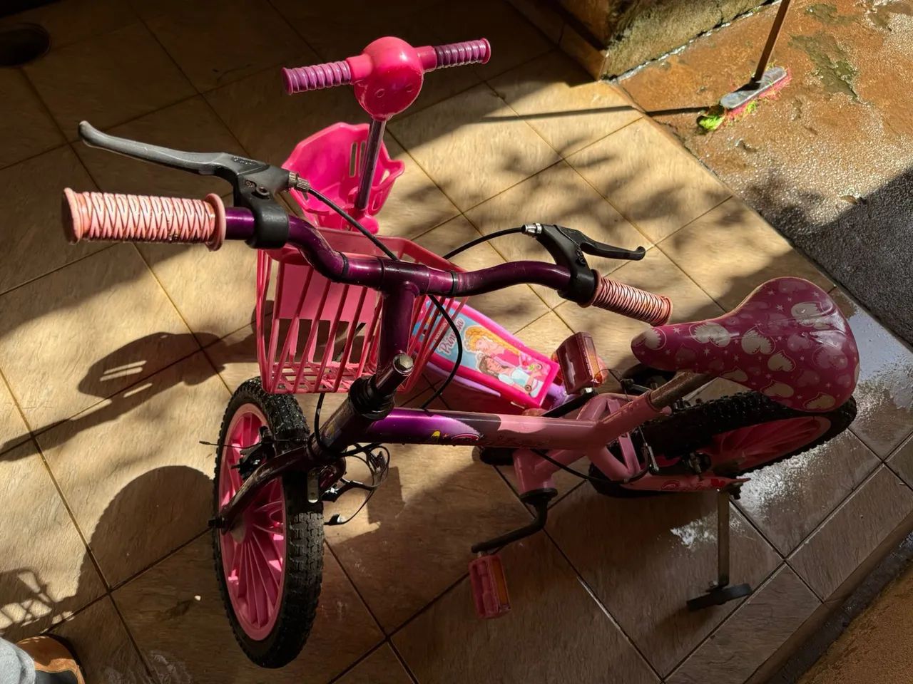 Bicicleta com o patinete $