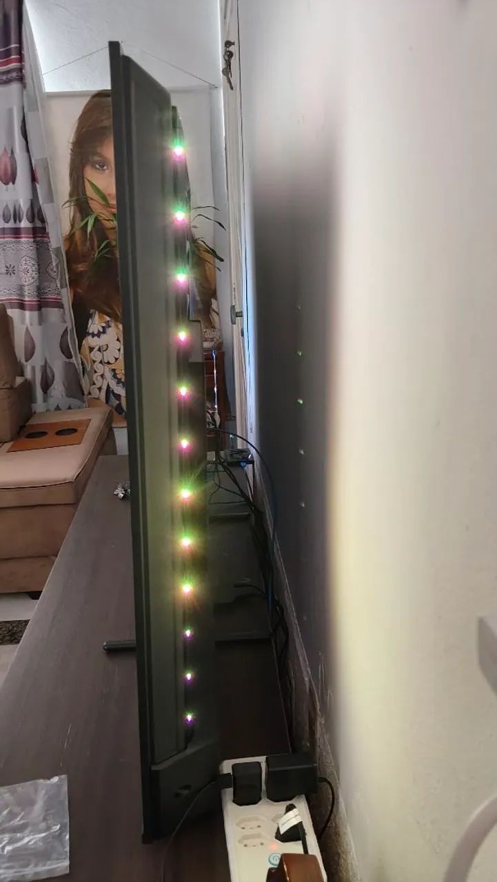 Tv philips 65 polegadas ambilight modelo 65pug8100/78 - Foto 2