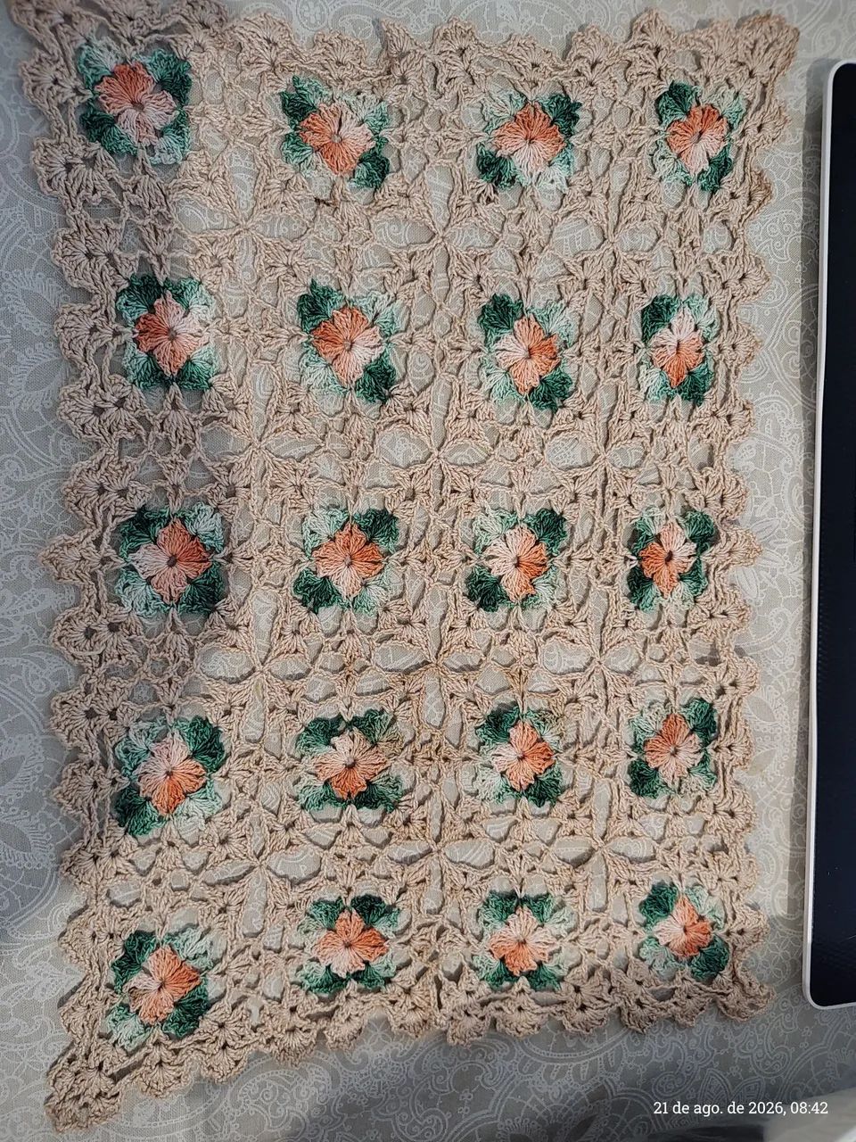 Toalha retangular de linha em crochê 