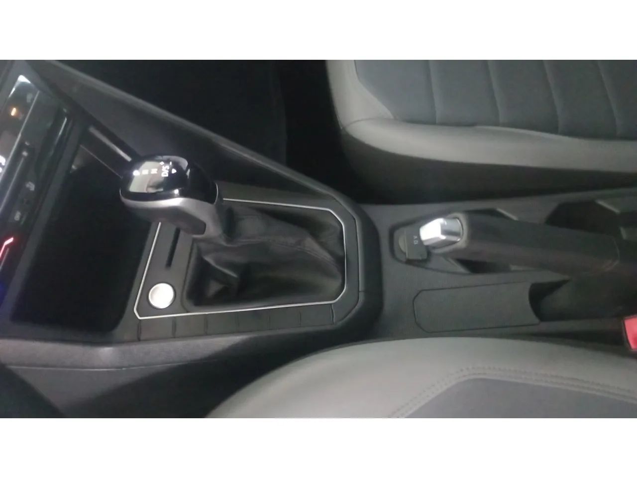 Volkswagen Nivus Highline 1.0 200 TSI Flex Aut., foto 16 de 16