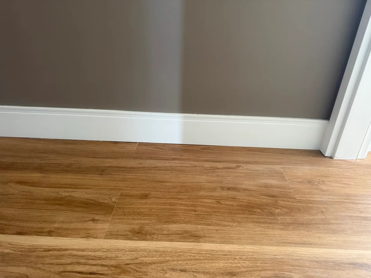 3 Caixas fechadas desse rodapé de 15 cm 