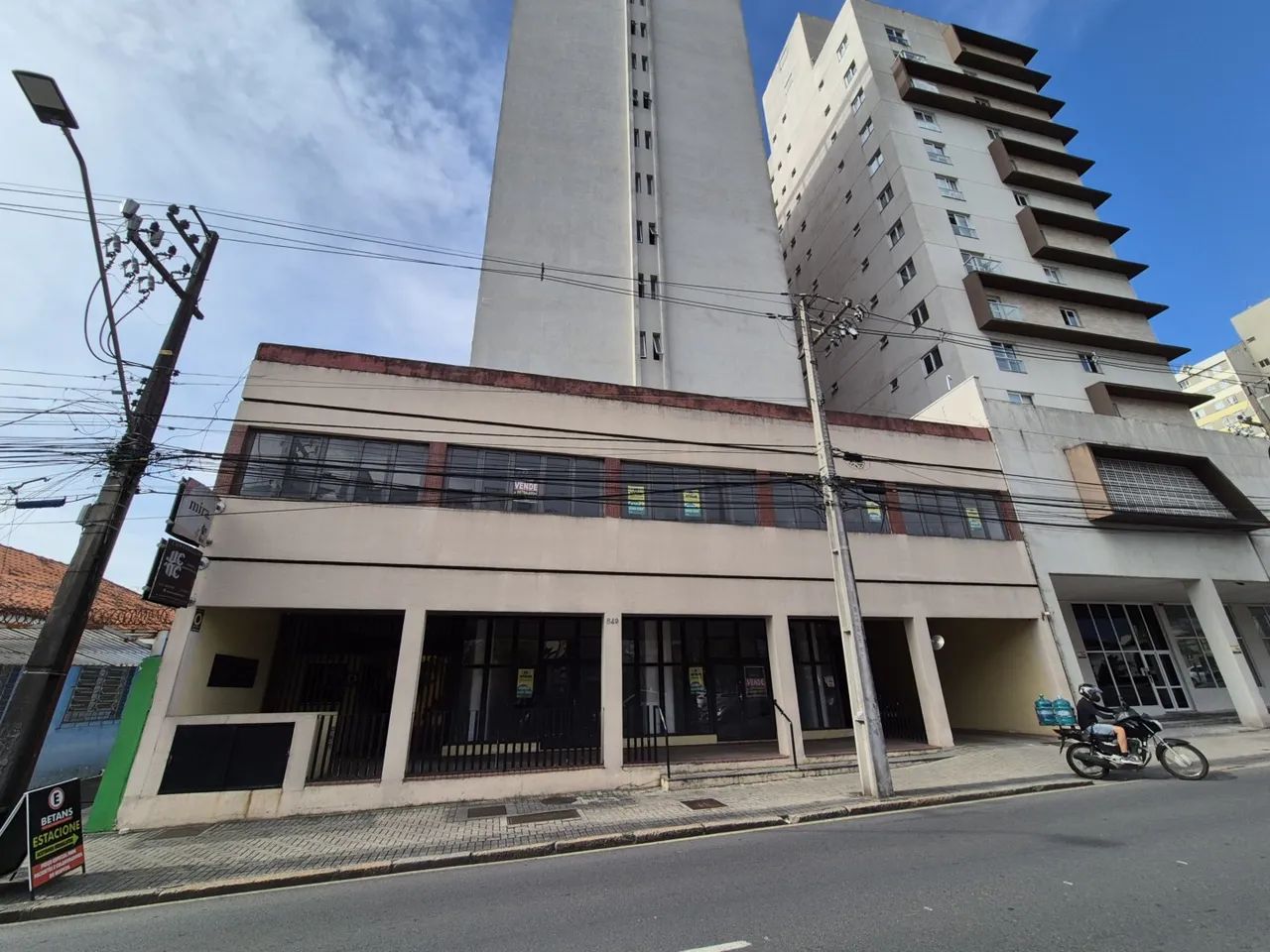 Espaço comercial de 122 m² no Cristo Rei | 3 salas e 1 vaga - Foto 3
