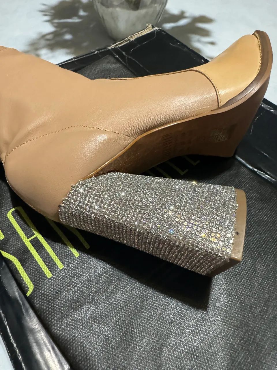 Bota nova nunca usada, Santa Lolla em couro pelica soft legítimo e pedrarias, perfeita! - Foto 2
