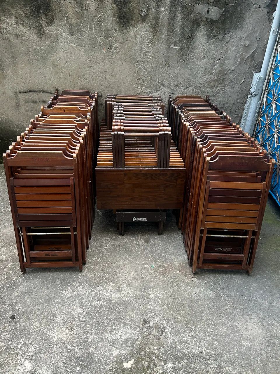 Jogo de mesas 70x70 com 4 cadeiras - Foto 3