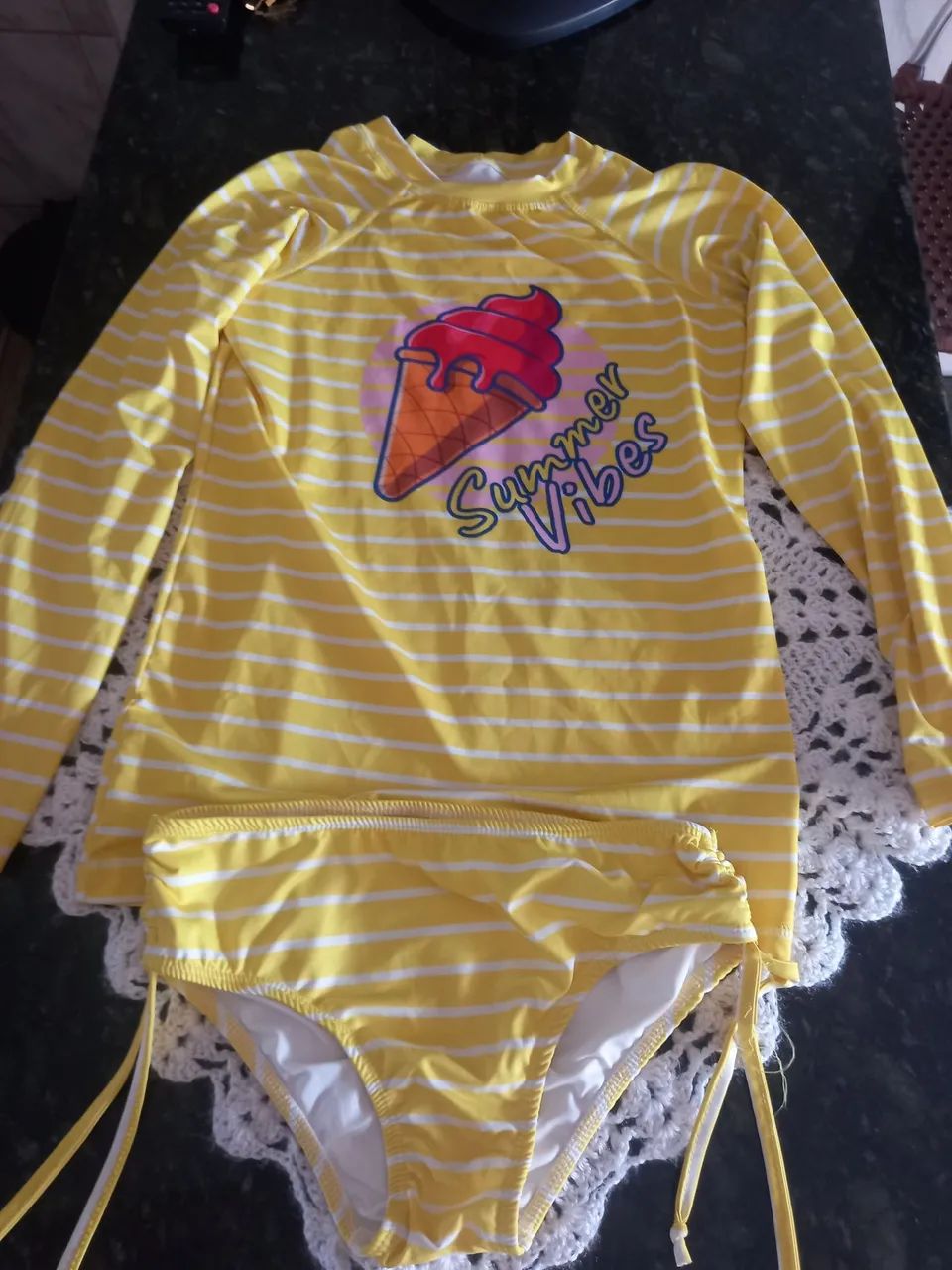Conjunto menina blusa e biquíni 12 anos
