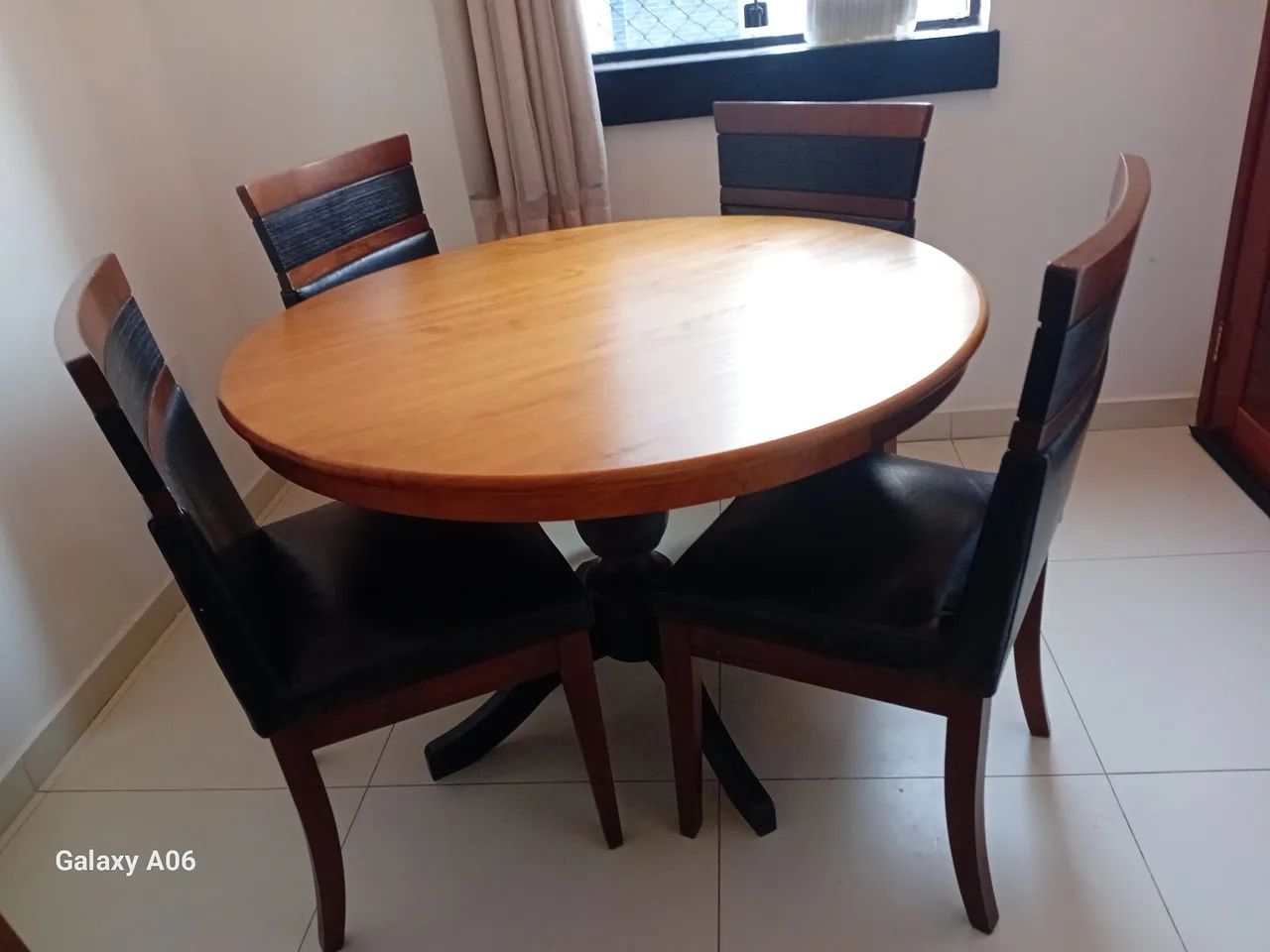 Conjunto de sala em madeira com couro legítimo  - Foto 2