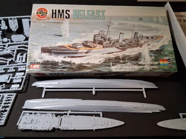 Kit de plastimodelismo HMS Belfast Airfix 1/600