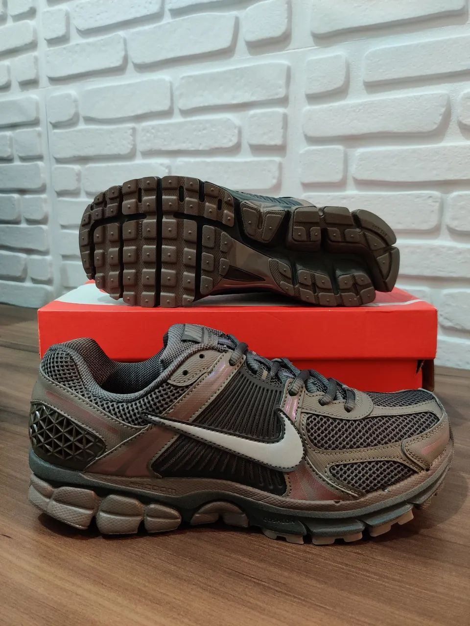 Tênis Nike Zoom Vomero 5 Cave Stone - Foto 4