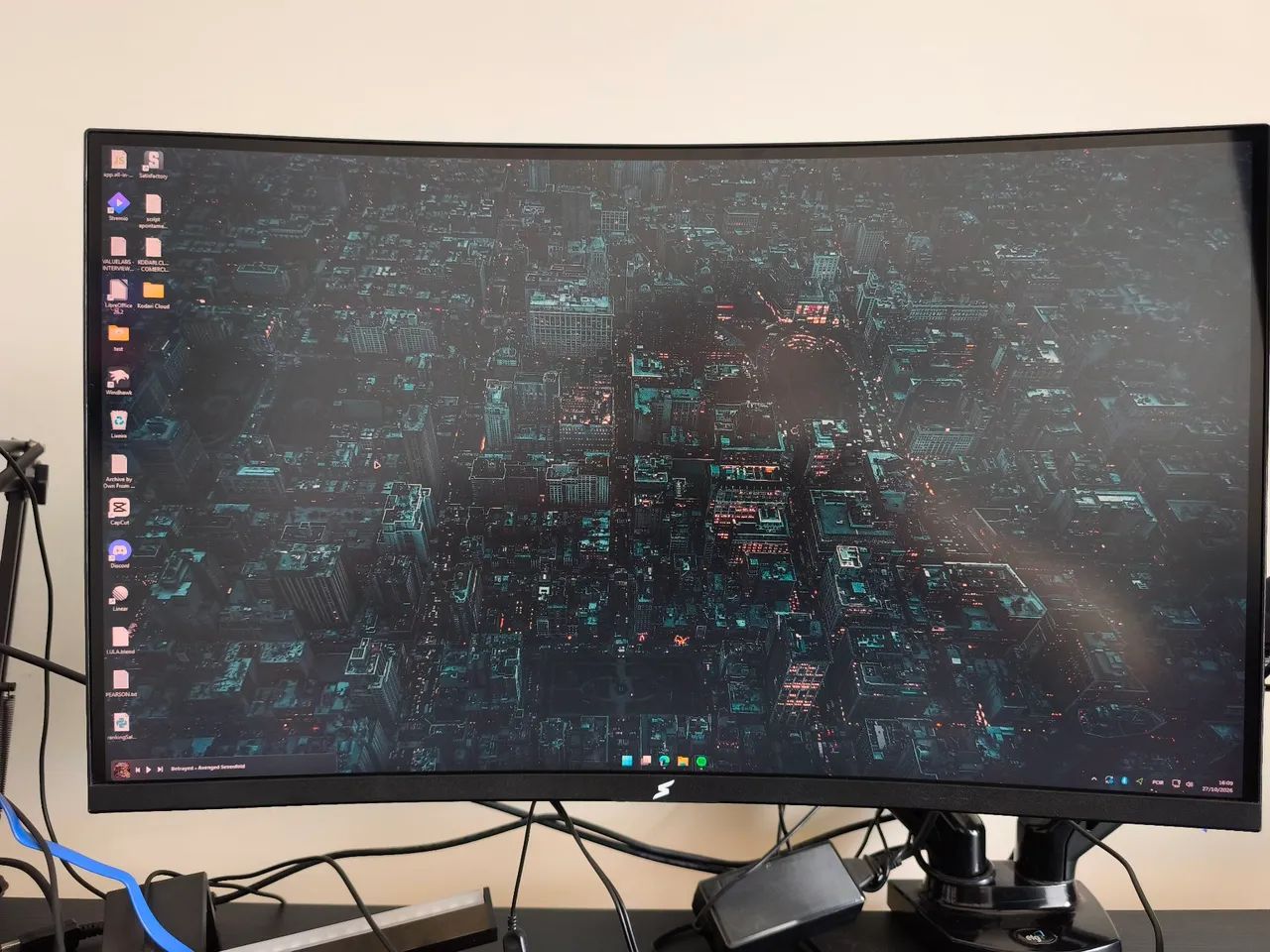 Monitor Superframe Precision 27" Curvo