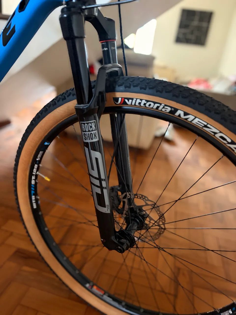 Bike carbono MTB aro 29 semi nova - Foto 2