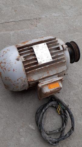 Motor trifásico