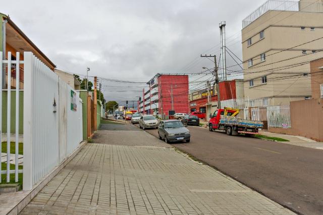 Apartamento ótimo, próximo ao terminal pinheirinho em frente ao mercado condor - Foto 2