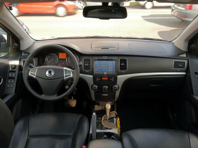 Korando 2.0 diesel aut 4x4 com teto - Foto 10