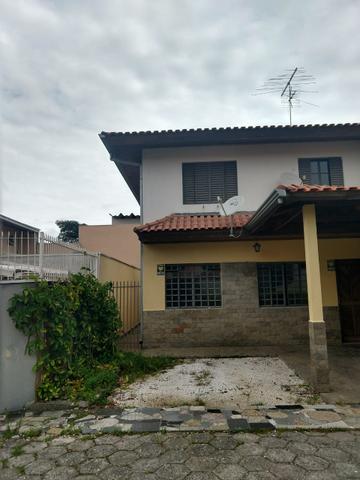Sobrado em condomínio fechado- Boqueirão