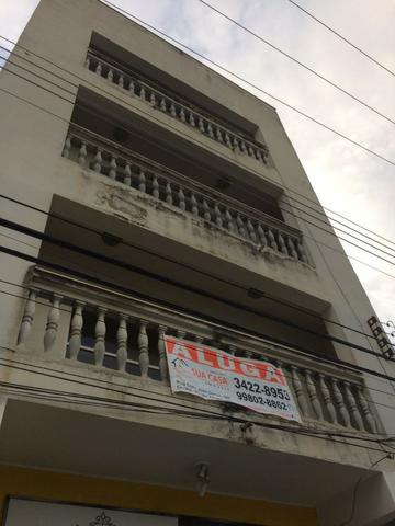 Aluga-se apartamento