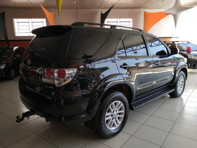 TOYOTA HILUX SW4 SRV D4-D 4X4 3.0 TDI DIES. AUT - Foto 5