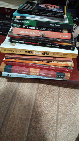 Livros variados - Foto 2