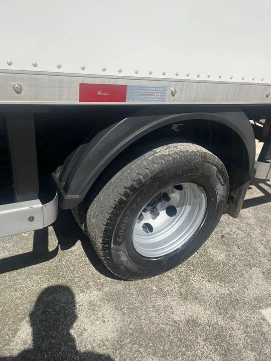 Caminhão Baú - Carropel Refrigerado - Foto 8